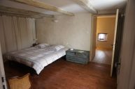 La chambre Mésange bleue la cuisine du grand gîte de groupe Aveyron